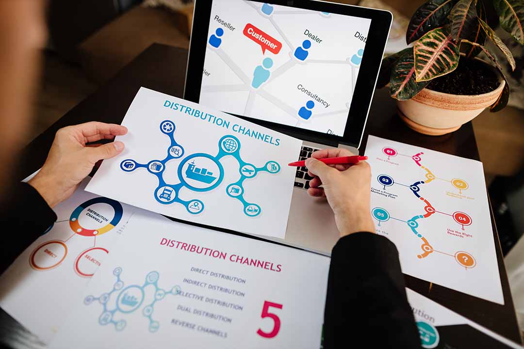 marketing distribution channels plan on office desk Strategi Distribusi Produk